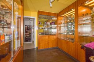 Galerie mit Vitrinen